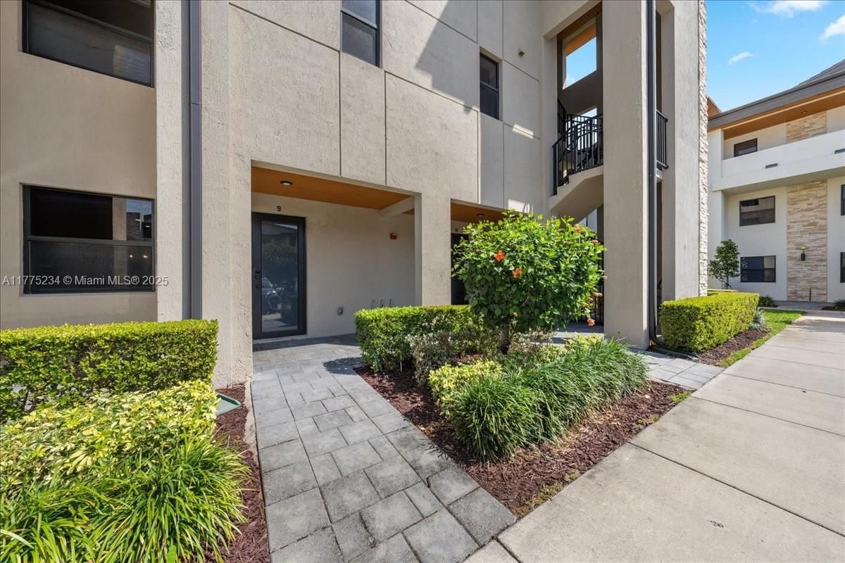 Real estate property located at 10413 82nd St #9, Miami-dade, Highland At Park Central, Doral, FL