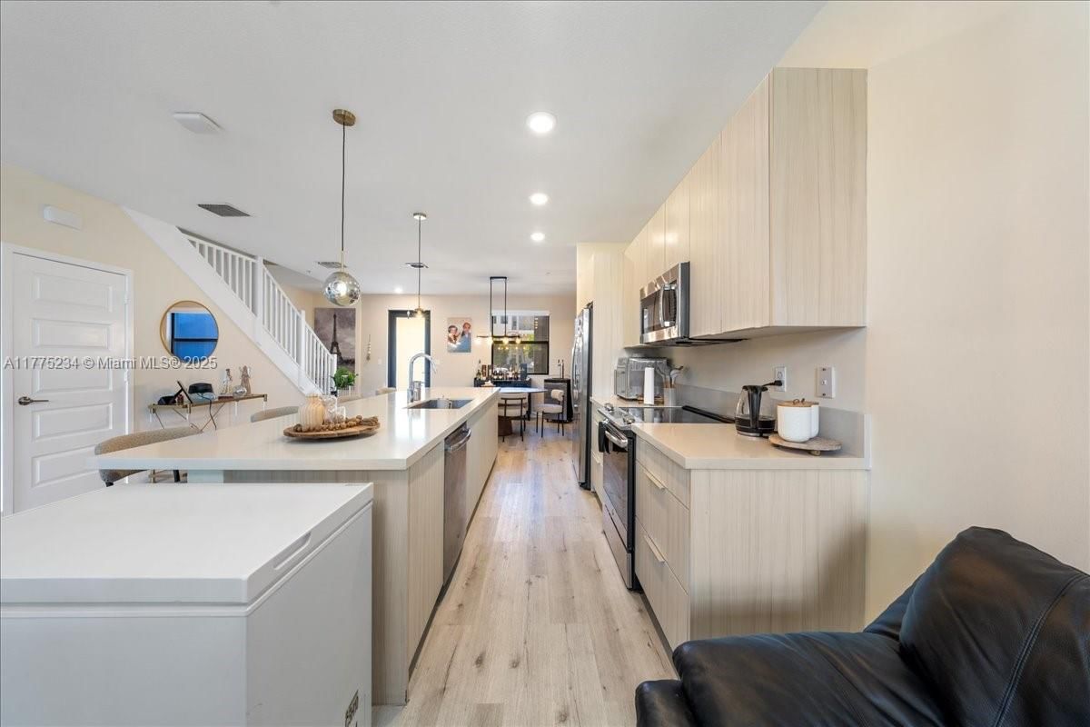 Real estate property located at 10413 82nd St #9, Miami-dade, Highland At Park Central, Doral, FL