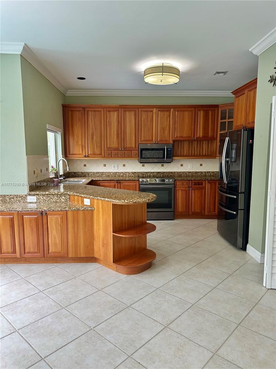 Real estate property located at 18423 9th St, Broward, Chapel Lake Estates, Pembroke Pines, FL