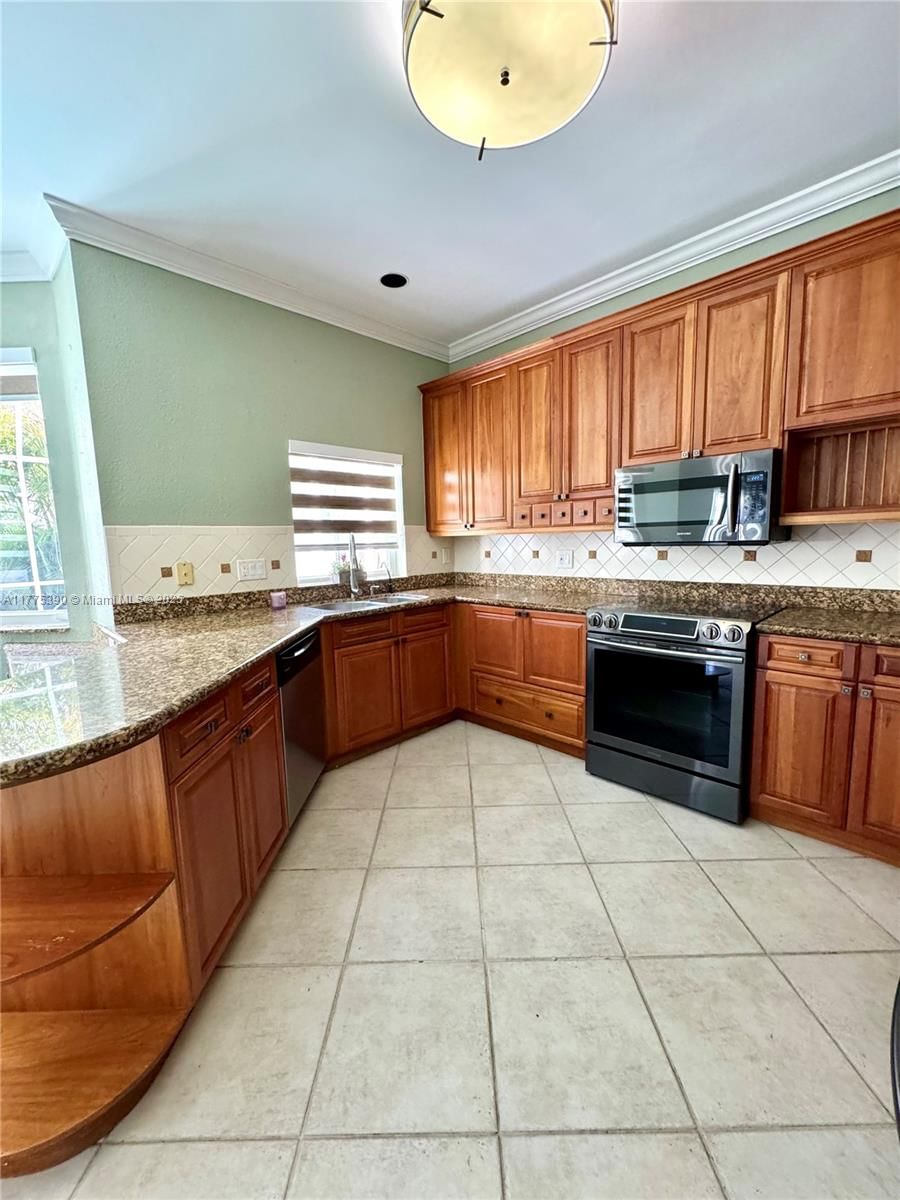 Real estate property located at 18423 9th St, Broward, Chapel Lake Estates, Pembroke Pines, FL