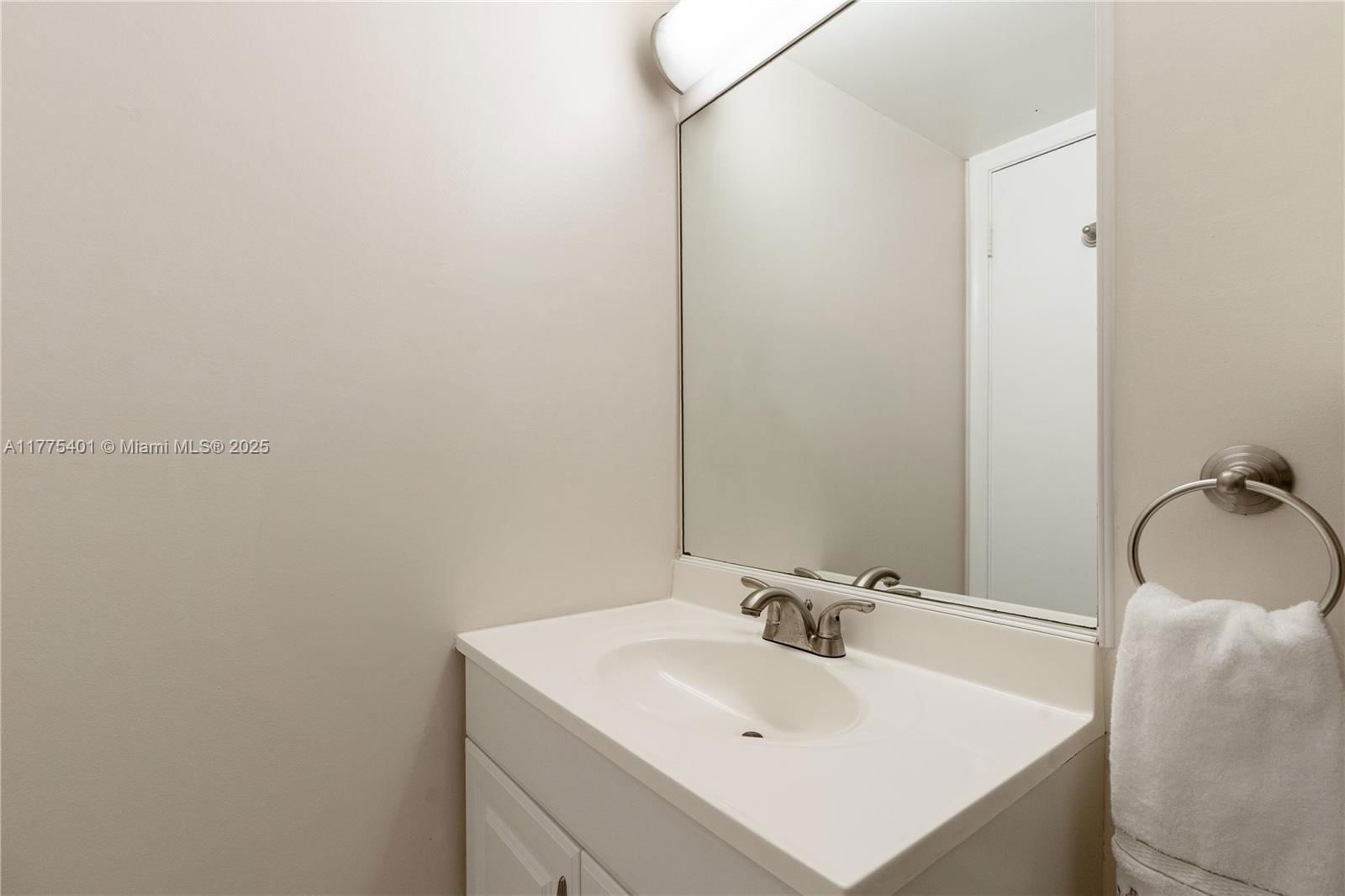 Real estate property located at 40 Harwood B #40, Broward, Harwood B Condo, Deerfield Beach, FL