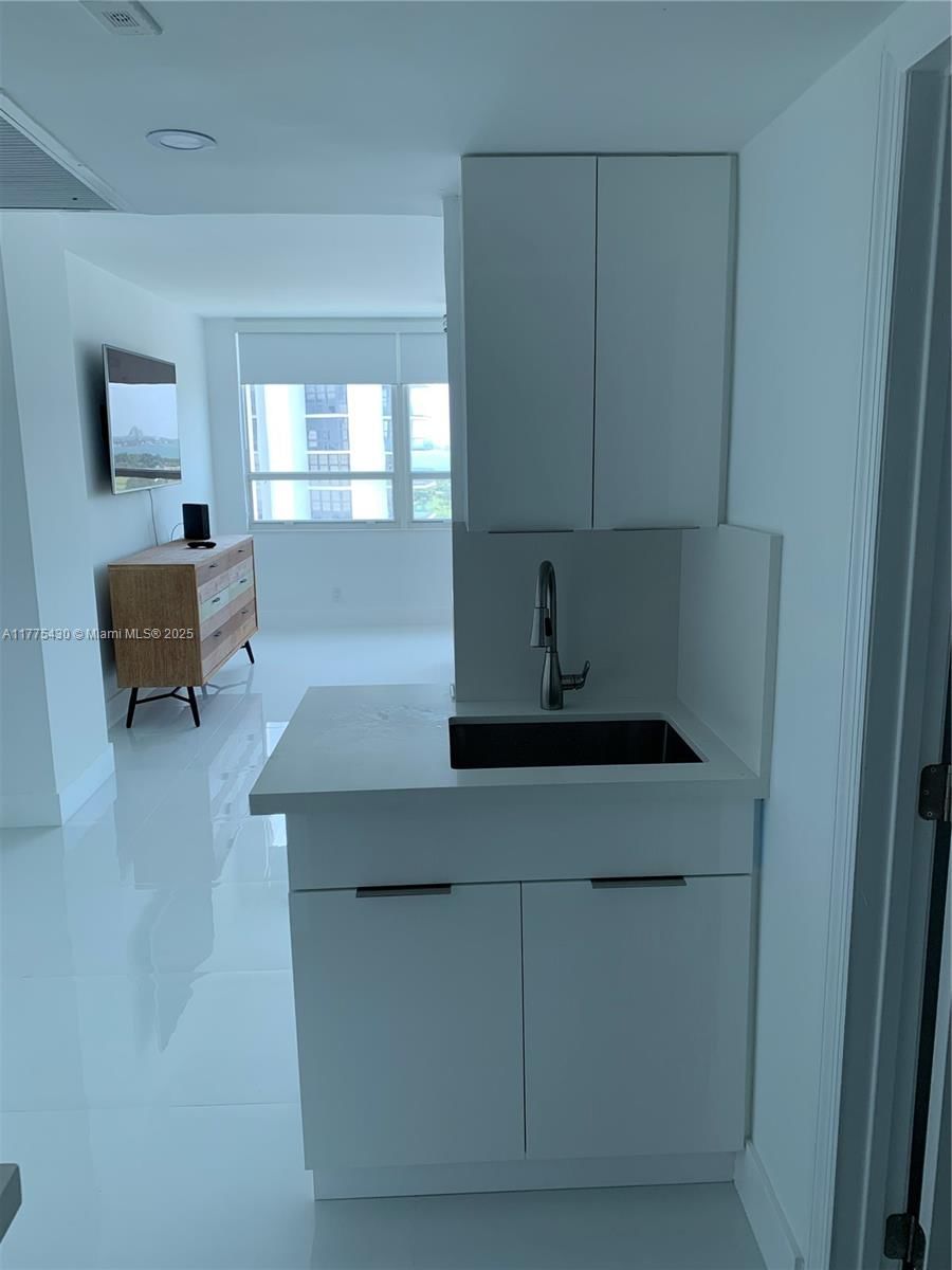 Real estate property located at 5445 Collins Ave #1520, Miami-dade, Castle Beach Club Condo, Miami Beach, FL