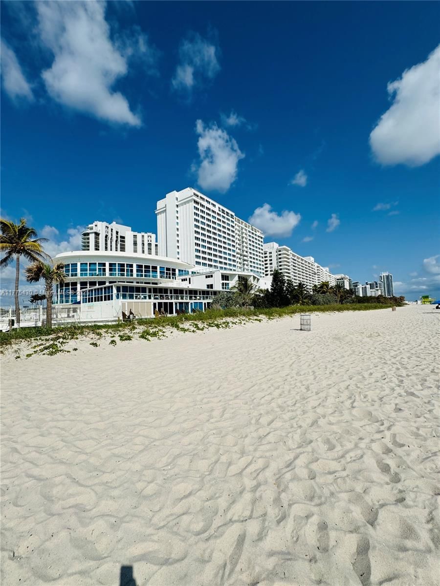 Real estate property located at 5445 Collins Ave #1520, Miami-dade, Castle Beach Club Condo, Miami Beach, FL