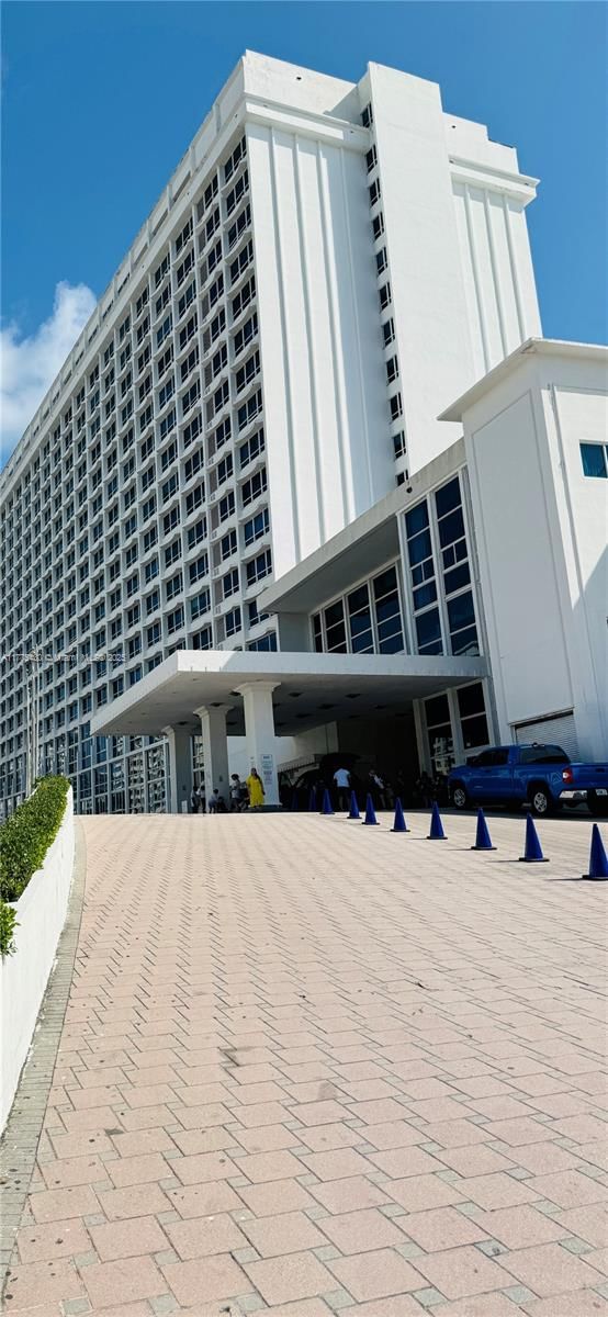 Real estate property located at 5445 Collins Ave #1520, Miami-dade, Castle Beach Club Condo, Miami Beach, FL