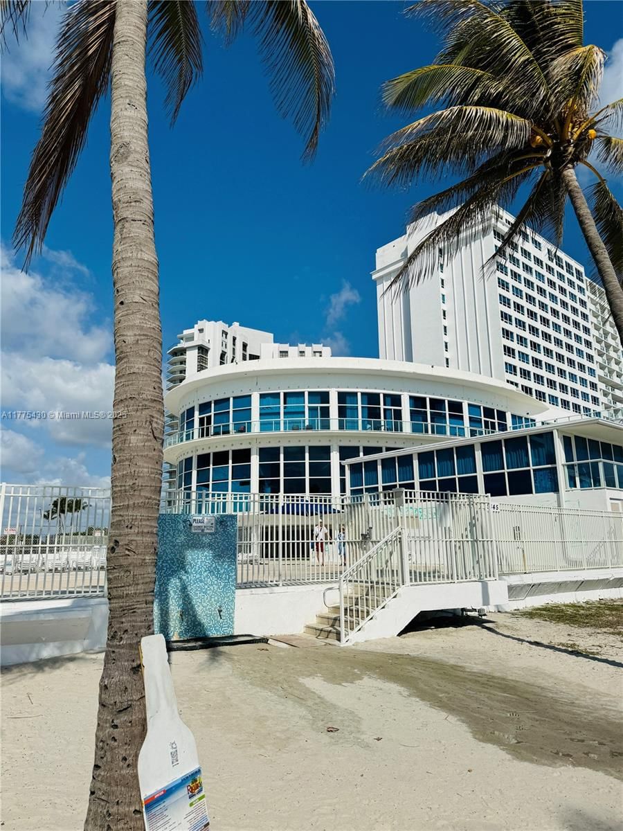 Real estate property located at 5445 Collins Ave #1520, Miami-dade, Castle Beach Club Condo, Miami Beach, FL