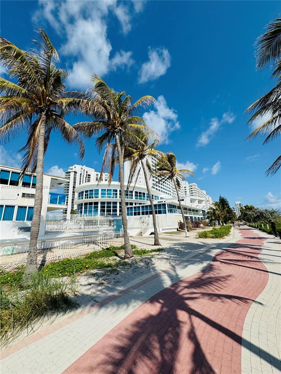 Real estate property located at 5445 Collins Ave #1520, Miami-dade, Castle Beach Club Condo, Miami Beach, FL