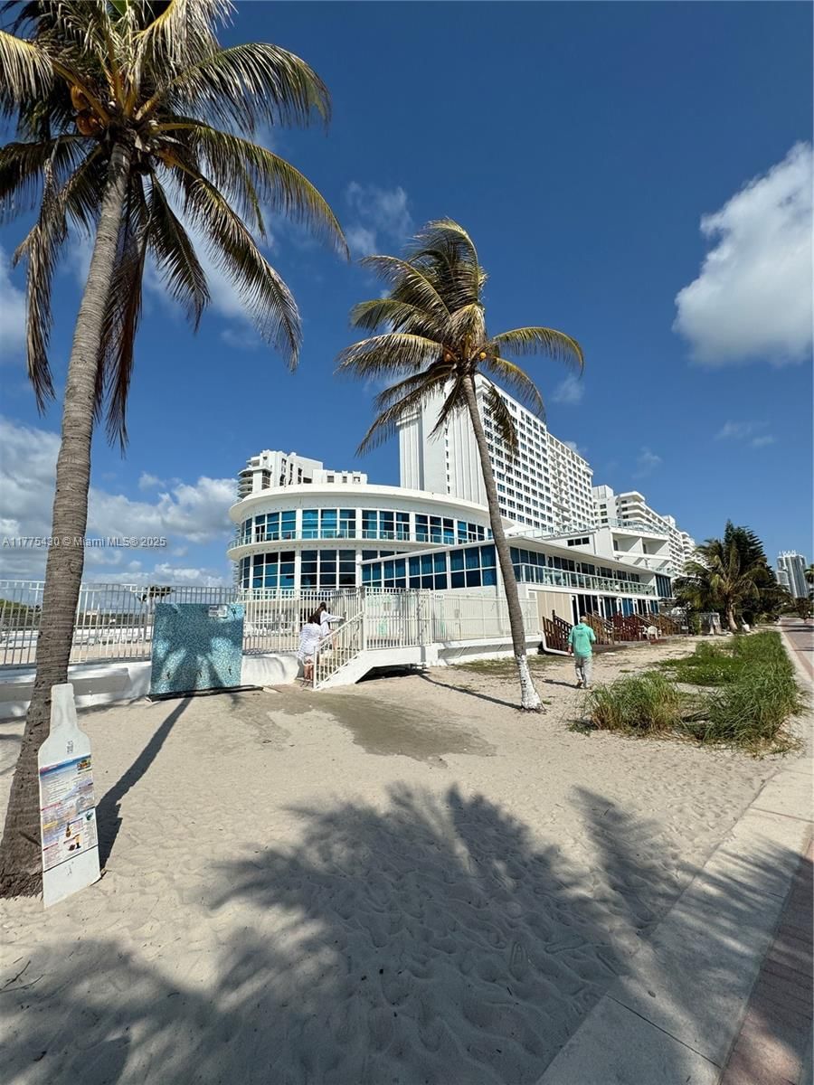 Real estate property located at 5445 Collins Ave #1520, Miami-dade, Castle Beach Club Condo, Miami Beach, FL