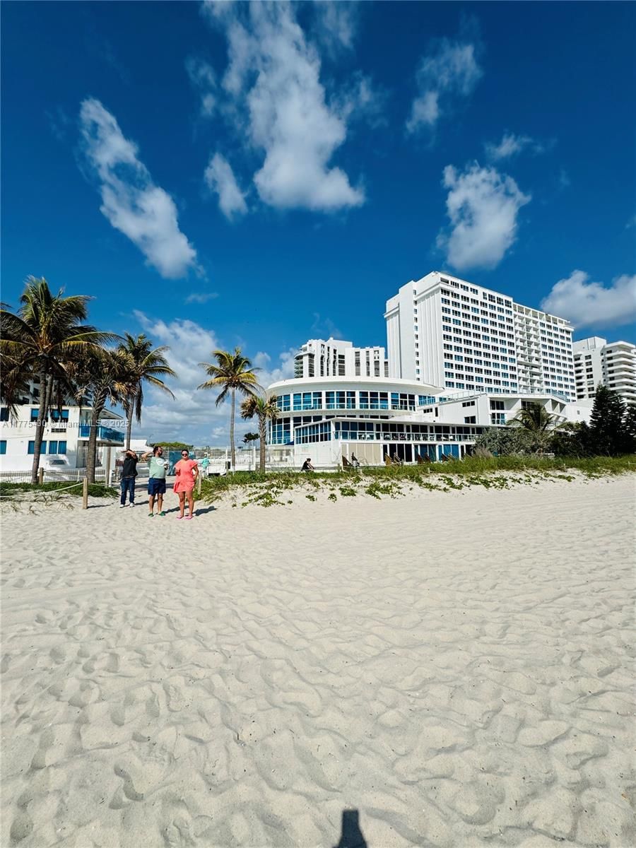 Real estate property located at 5445 Collins Ave #1520, Miami-dade, Castle Beach Club Condo, Miami Beach, FL