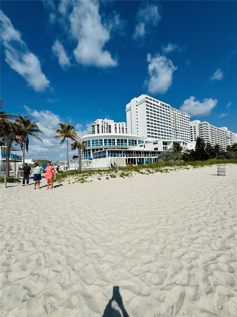 Real estate property located at 5445 Collins Ave #1520, Miami-dade, Castle Beach Club Condo, Miami Beach, FL