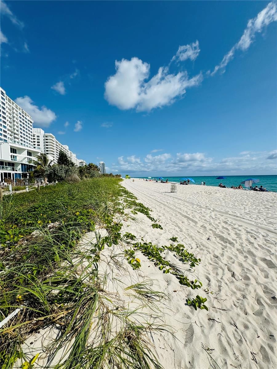 Real estate property located at 5445 Collins Ave #1520, Miami-dade, Castle Beach Club Condo, Miami Beach, FL