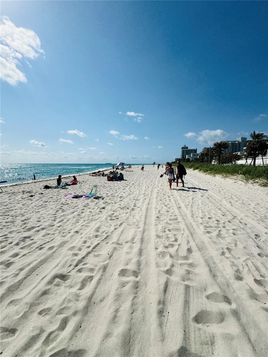 Real estate property located at 5445 Collins Ave #1520, Miami-dade, Castle Beach Club Condo, Miami Beach, FL