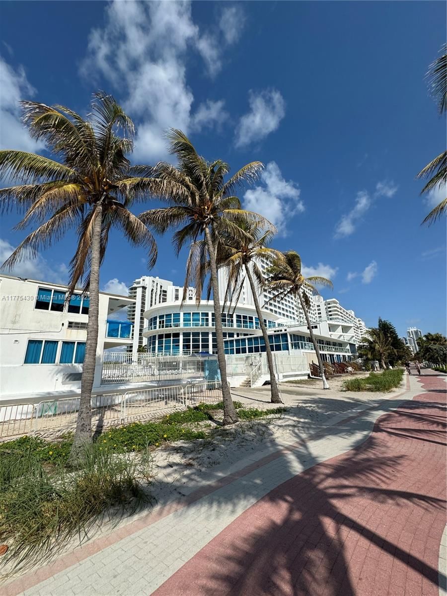 Real estate property located at 5445 Collins Ave #1520, Miami-dade, Castle Beach Club Condo, Miami Beach, FL