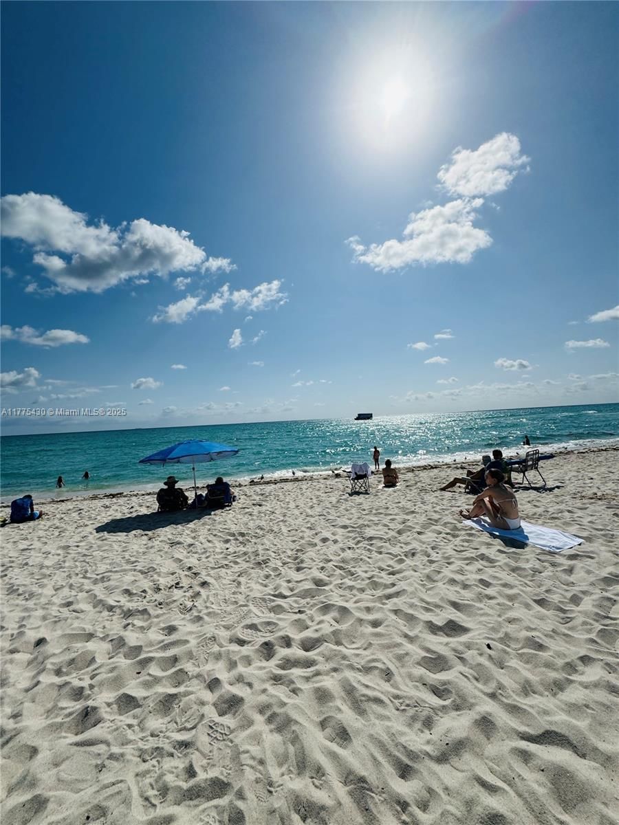 Real estate property located at 5445 Collins Ave #1520, Miami-dade, Castle Beach Club Condo, Miami Beach, FL