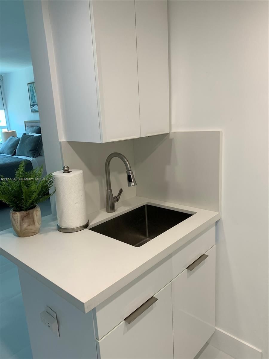 Real estate property located at 5445 Collins Ave #1520, Miami-dade, Castle Beach Club Condo, Miami Beach, FL