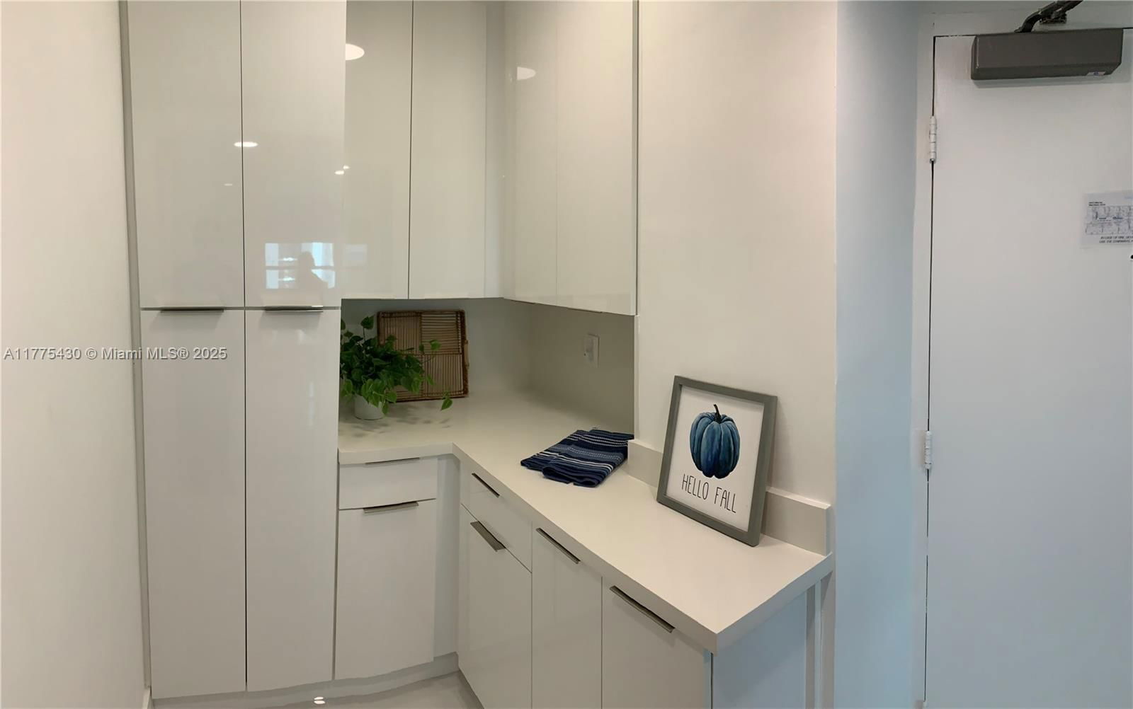 Real estate property located at 5445 Collins Ave #1520, Miami-dade, Castle Beach Club Condo, Miami Beach, FL