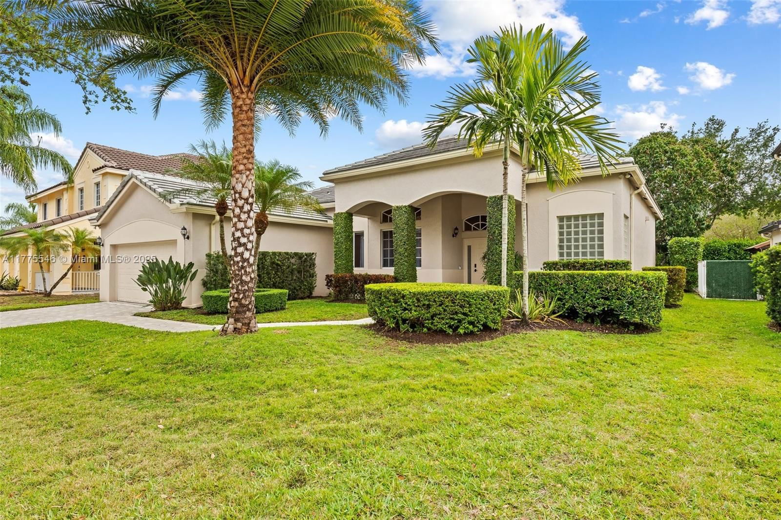 Real estate property located at 821 Crestview Cir, Broward, Sector 3 - Parcels H I J, Weston, FL