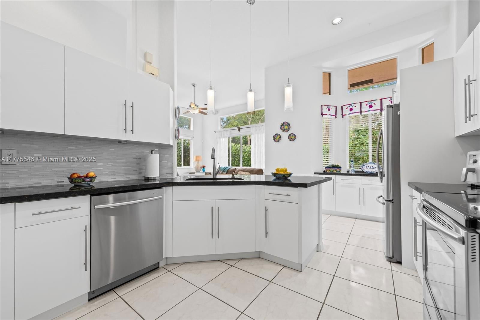 Real estate property located at 821 Crestview Cir, Broward, Sector 3 - Parcels H I J, Weston, FL