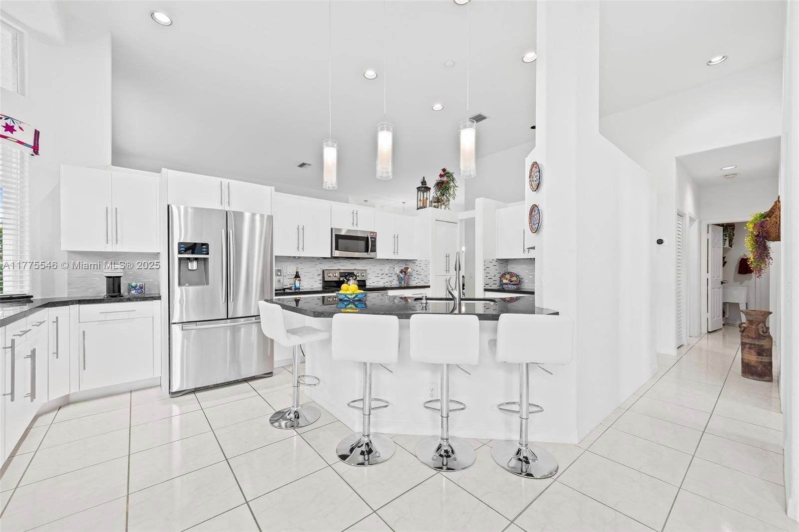 Real estate property located at 821 Crestview Cir, Broward, Sector 3 - Parcels H I J, Weston, FL