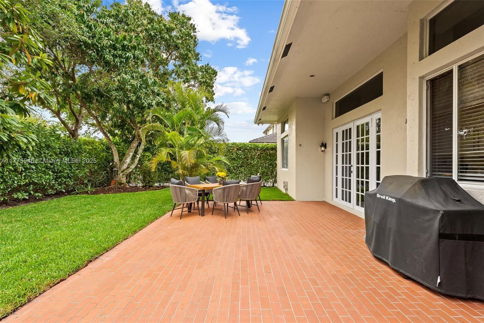 Real estate property located at 821 Crestview Cir, Broward, Sector 3 - Parcels H I J, Weston, FL
