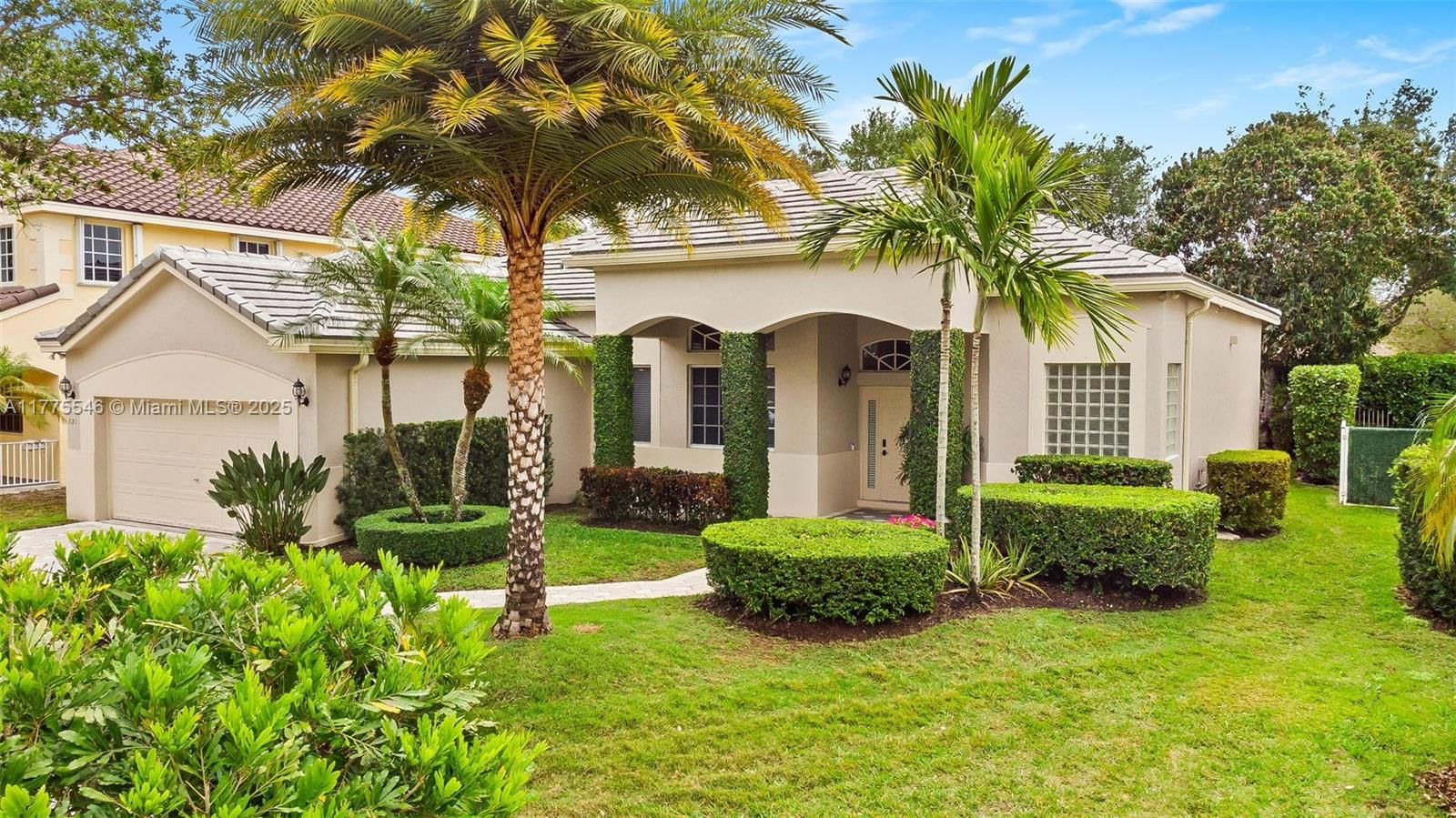 Real estate property located at 821 Crestview Cir, Broward, Sector 3 - Parcels H I J, Weston, FL