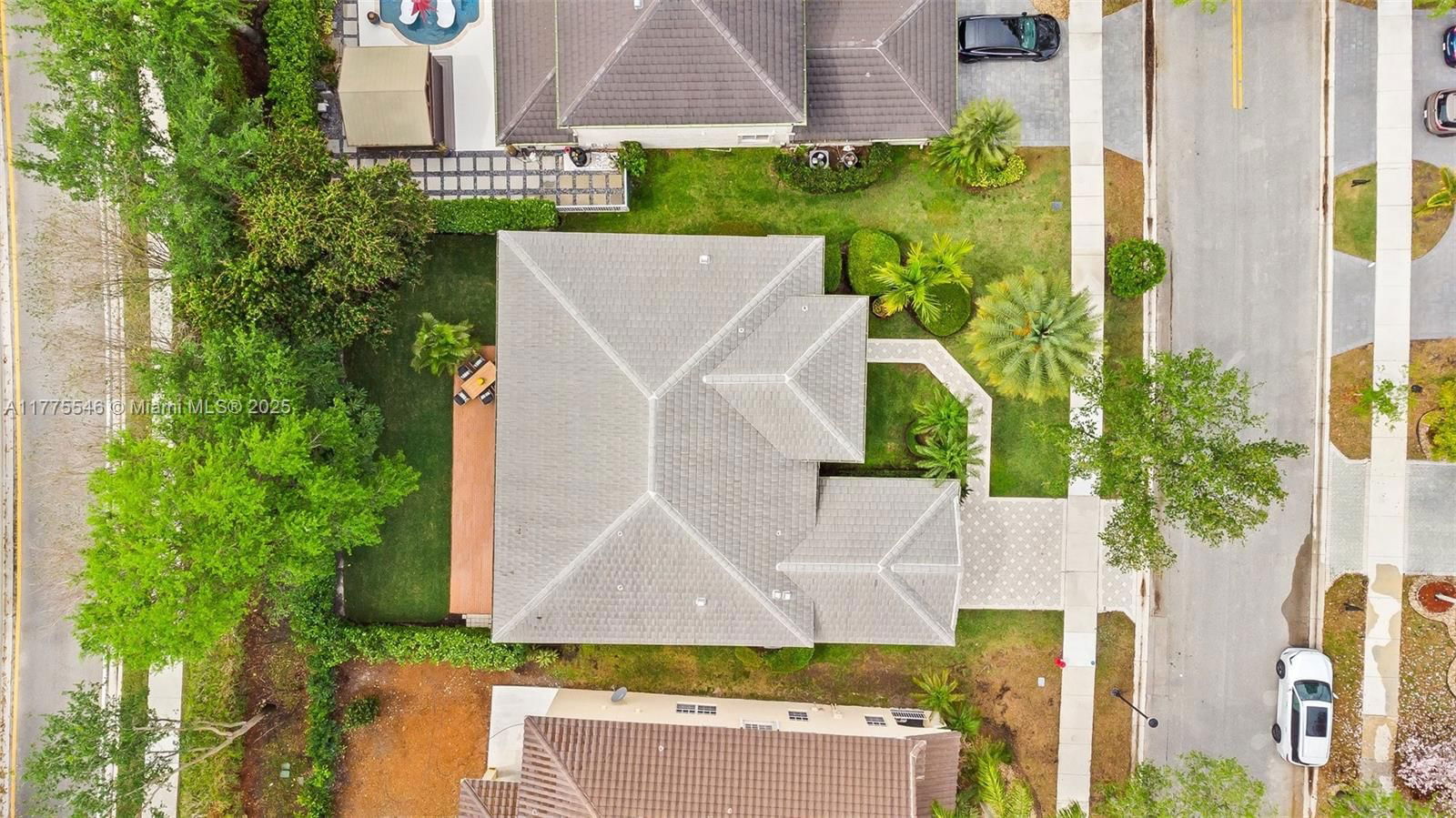 Real estate property located at 821 Crestview Cir, Broward, Sector 3 - Parcels H I J, Weston, FL