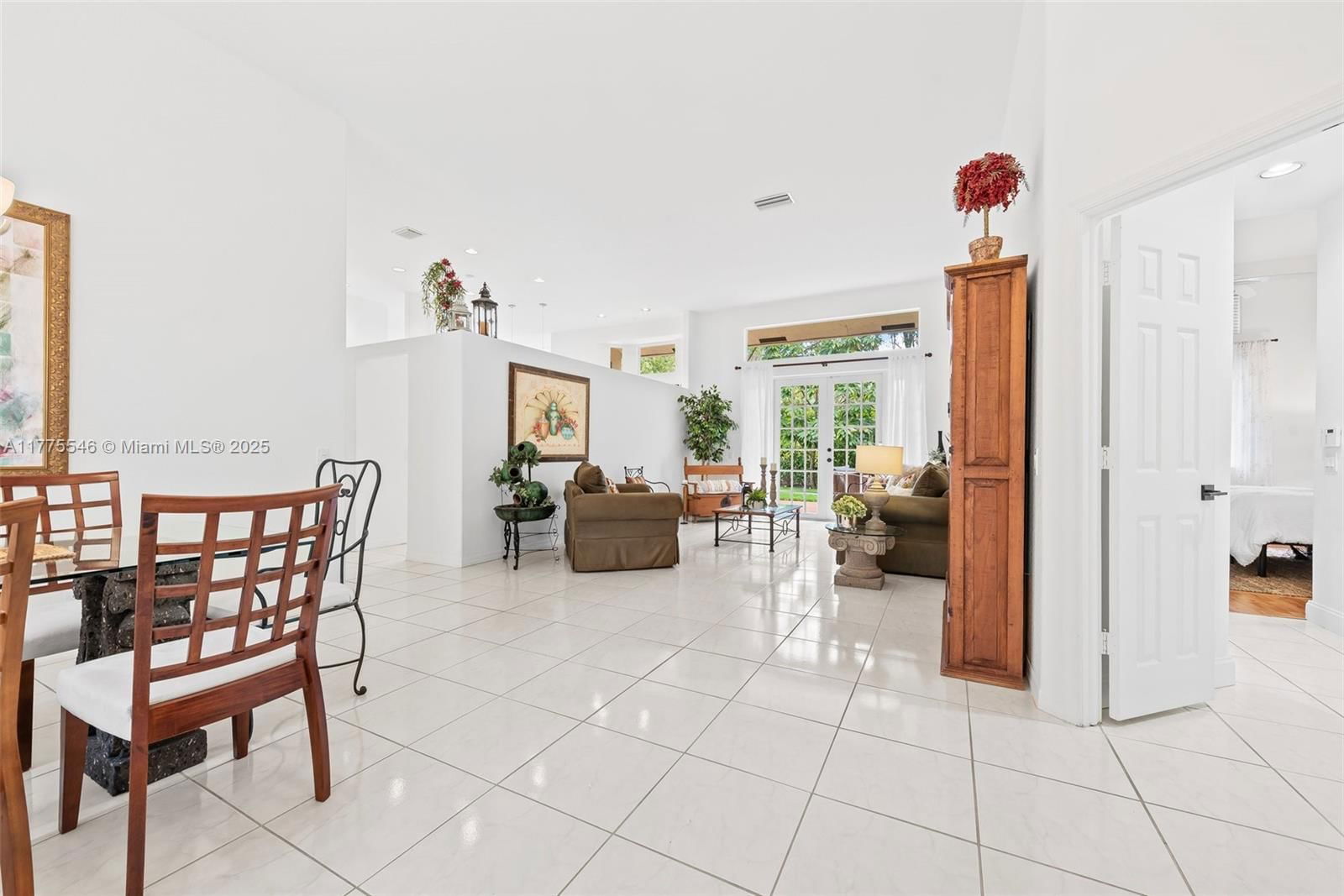 Real estate property located at 821 Crestview Cir, Broward, Sector 3 - Parcels H I J, Weston, FL
