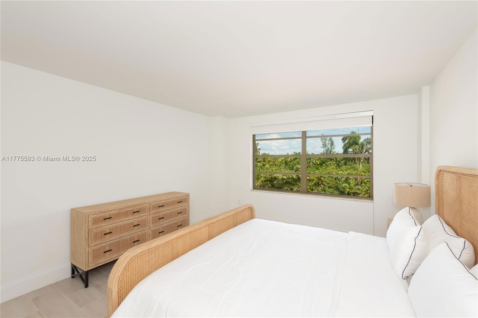 Real estate property located at 155 Ocean Lane Dr #404, Miami-dade, Commodore Club West Condo, Key Biscayne, FL