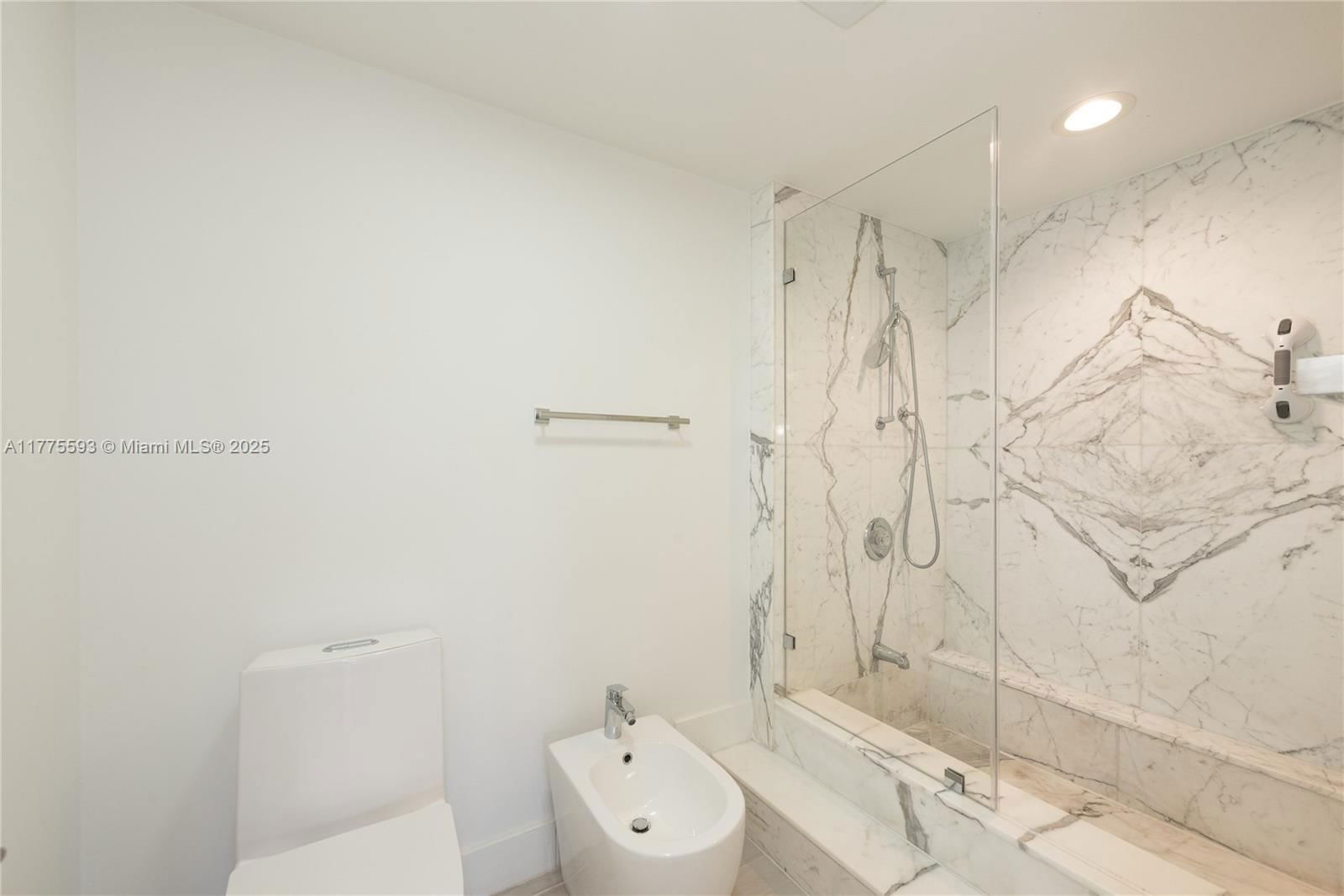 Real estate property located at 155 Ocean Lane Dr #404, Miami-dade, Commodore Club West Condo, Key Biscayne, FL