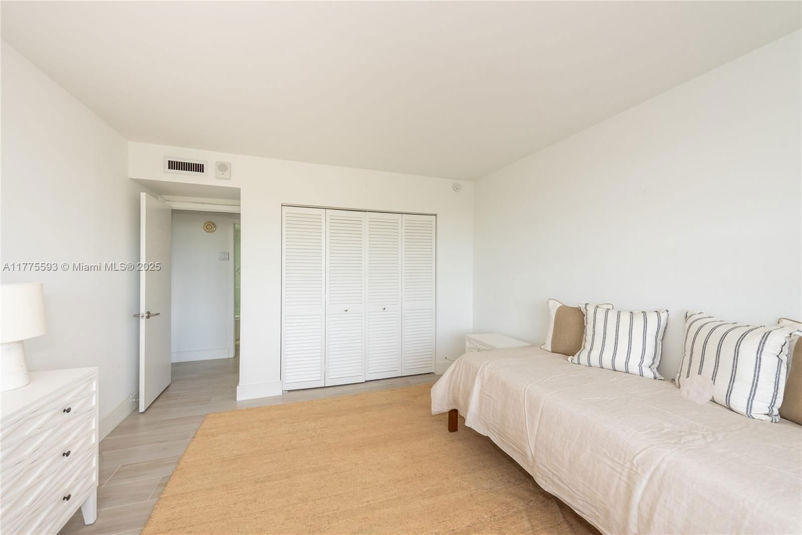 Real estate property located at 155 Ocean Lane Dr #404, Miami-dade, Commodore Club West Condo, Key Biscayne, FL