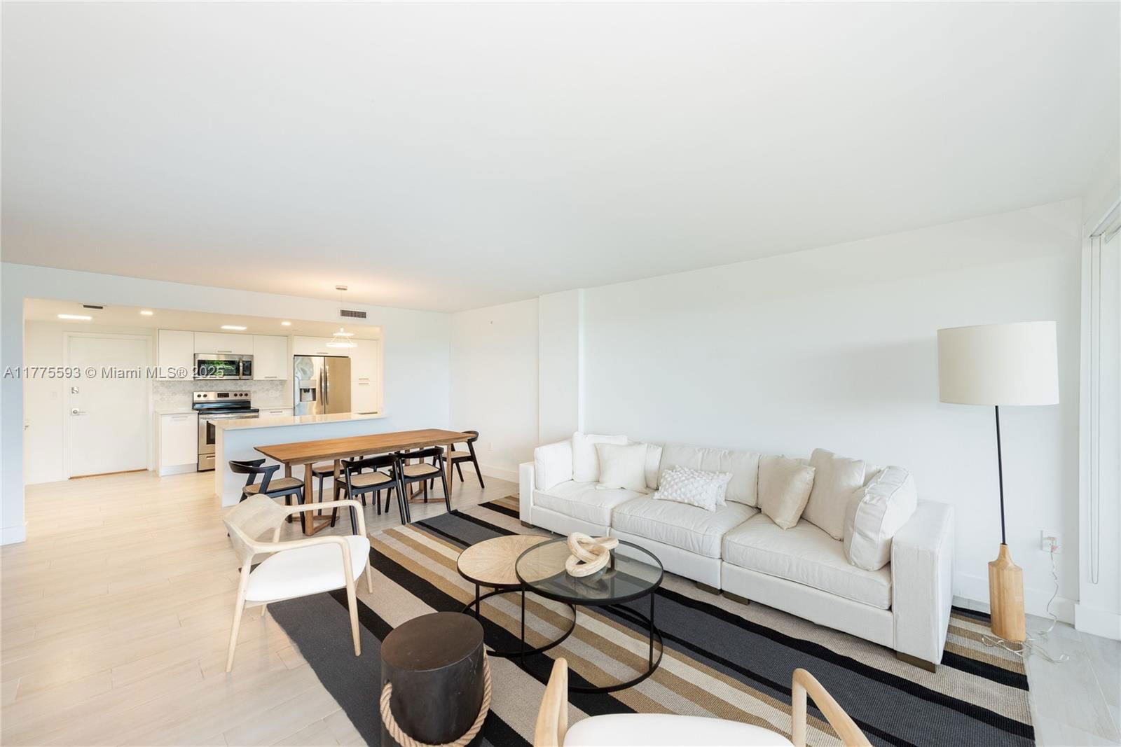 Real estate property located at 155 Ocean Lane Dr #404, Miami-dade, Commodore Club West Condo, Key Biscayne, FL