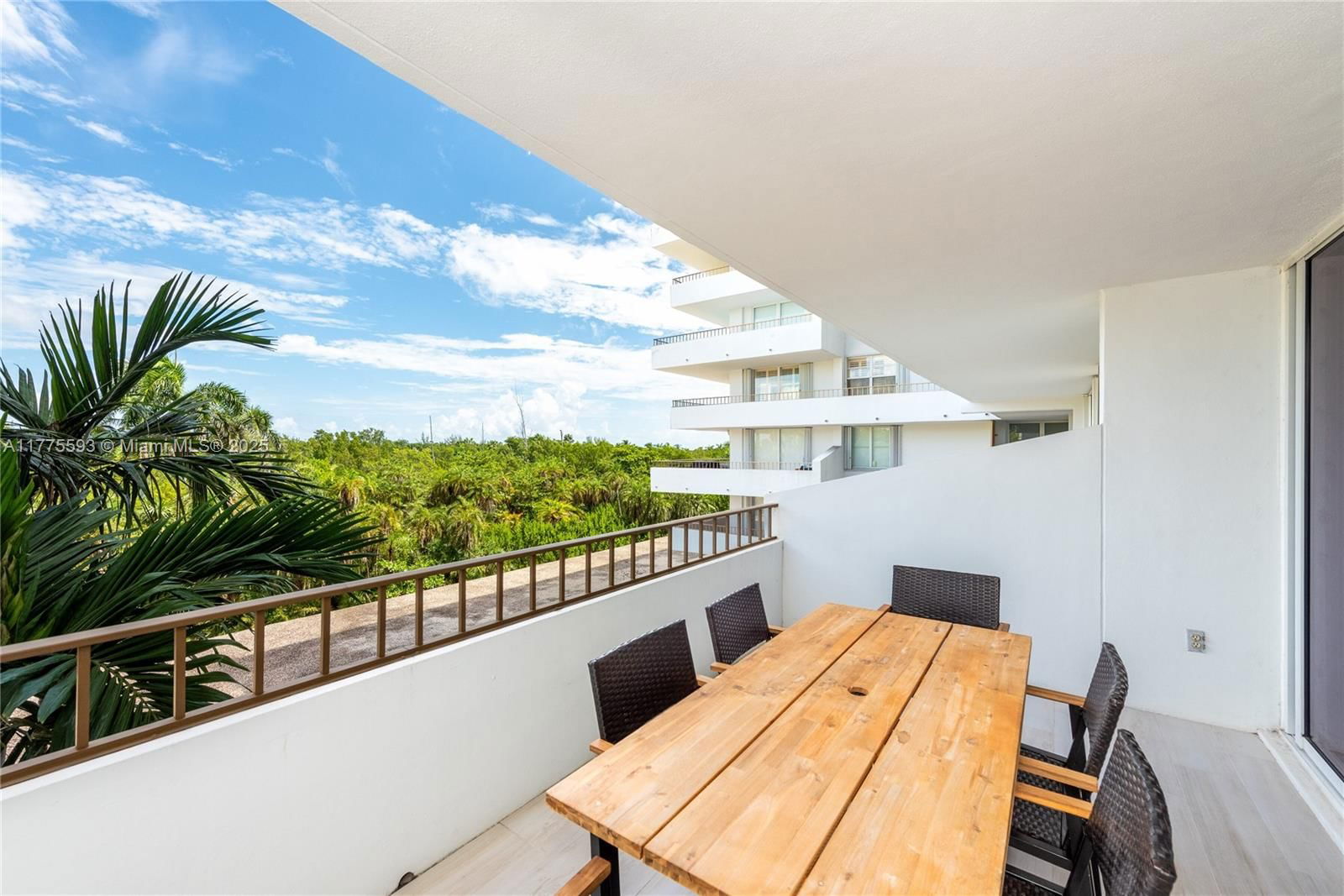 Real estate property located at 155 Ocean Lane Dr #404, Miami-dade, Commodore Club West Condo, Key Biscayne, FL