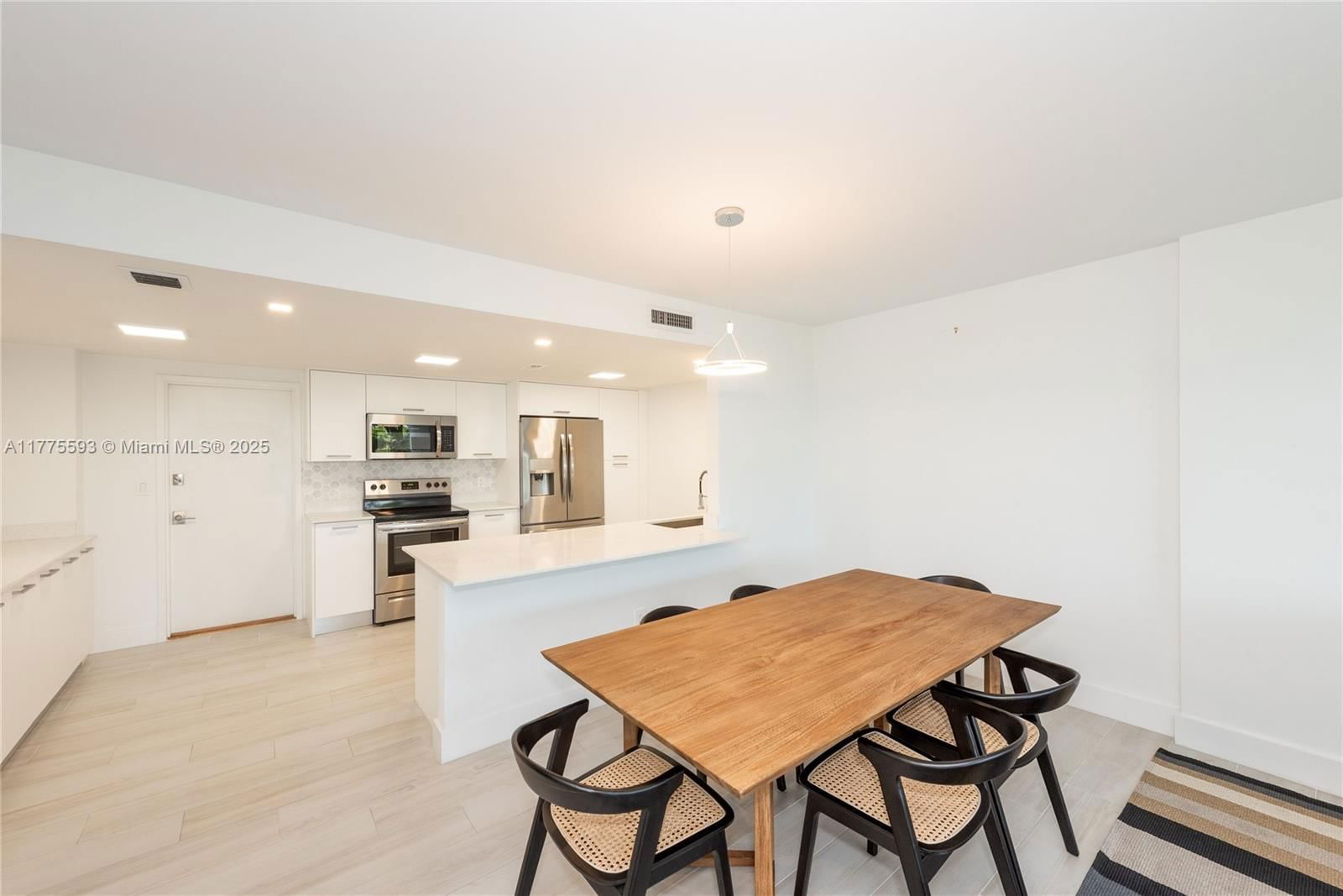 Real estate property located at 155 Ocean Lane Dr #404, Miami-dade, Commodore Club West Condo, Key Biscayne, FL