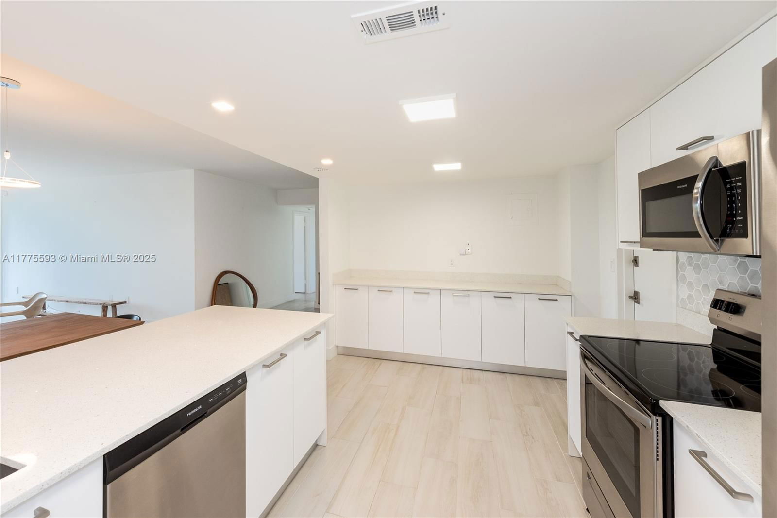 Real estate property located at 155 Ocean Lane Dr #404, Miami-dade, Commodore Club West Condo, Key Biscayne, FL