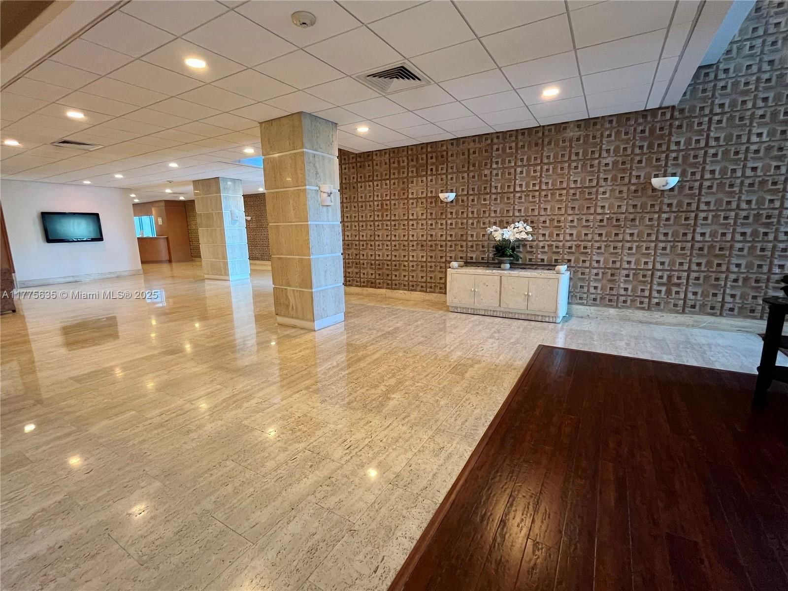 Real estate property located at 2899 Collins Ave #550, Miami-dade, Triton Tower Condo, Miami Beach, FL