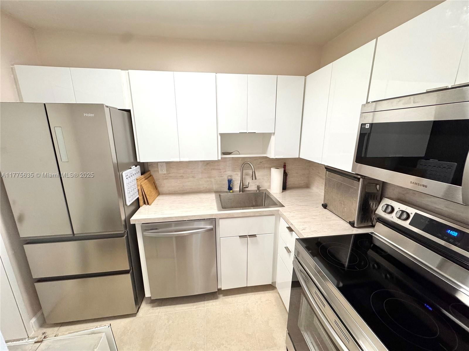 Real estate property located at 2899 Collins Ave #550, Miami-dade, Triton Tower Condo, Miami Beach, FL