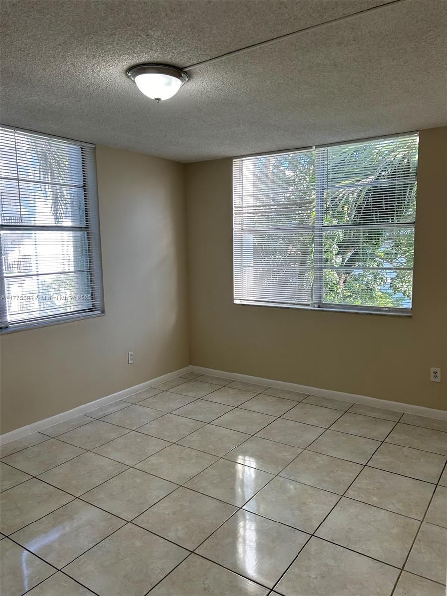 Real estate property located at 484 165th St Rd A-316, Miami-dade, Montecarlo Condo, Miami, FL