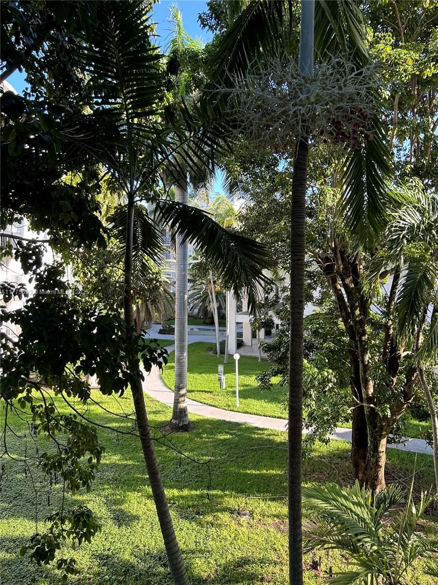 Real estate property located at 484 165th St Rd A-316, Miami-dade, Montecarlo Condo, Miami, FL