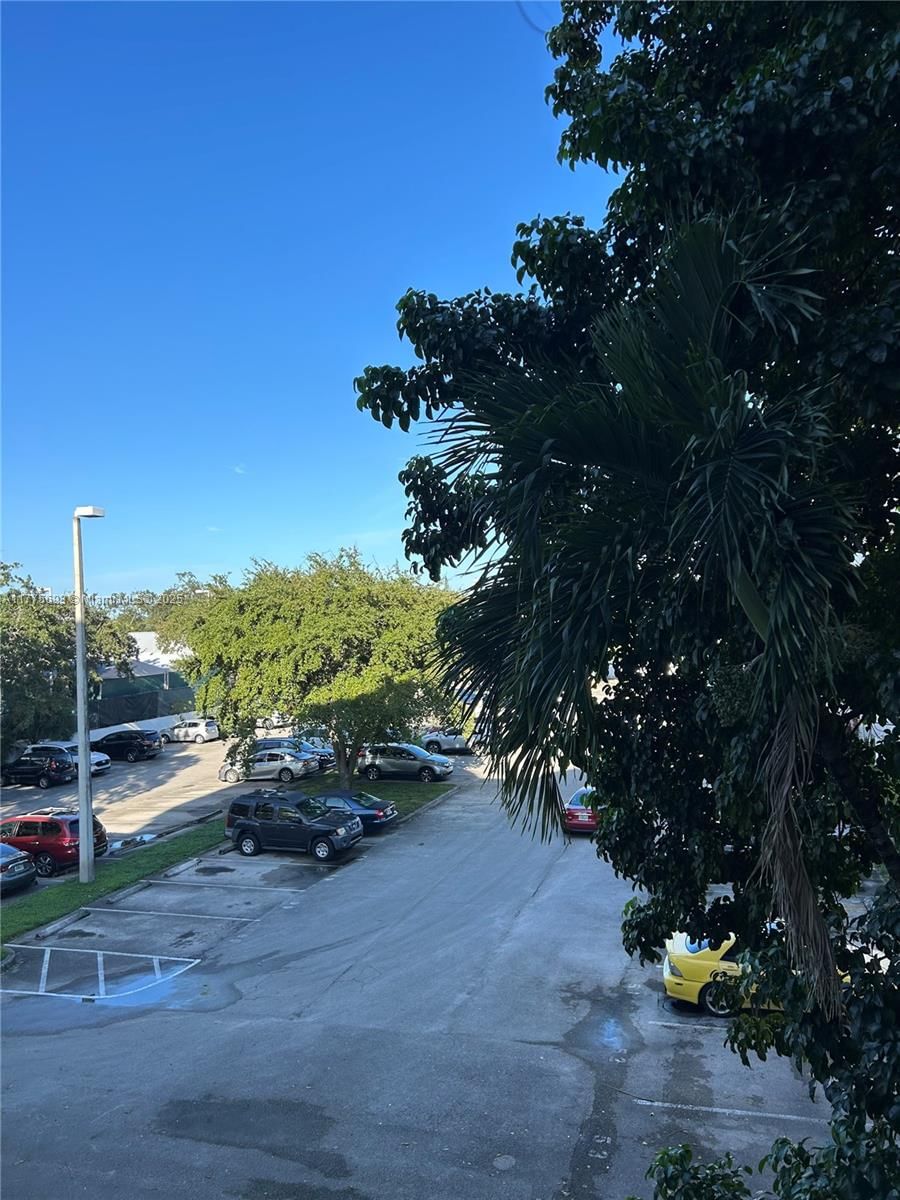 Real estate property located at 484 165th St Rd A-316, Miami-dade, Montecarlo Condo, Miami, FL