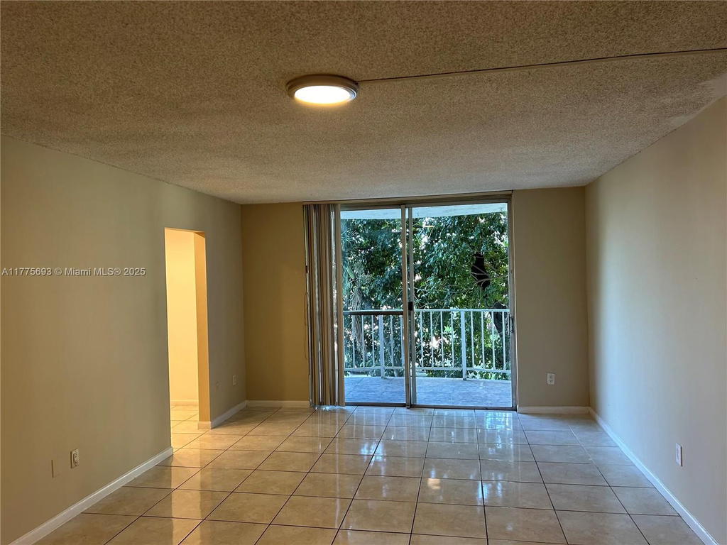 Real estate property located at 484 165th St Rd A-316, Miami-dade, Montecarlo Condo, Miami, FL