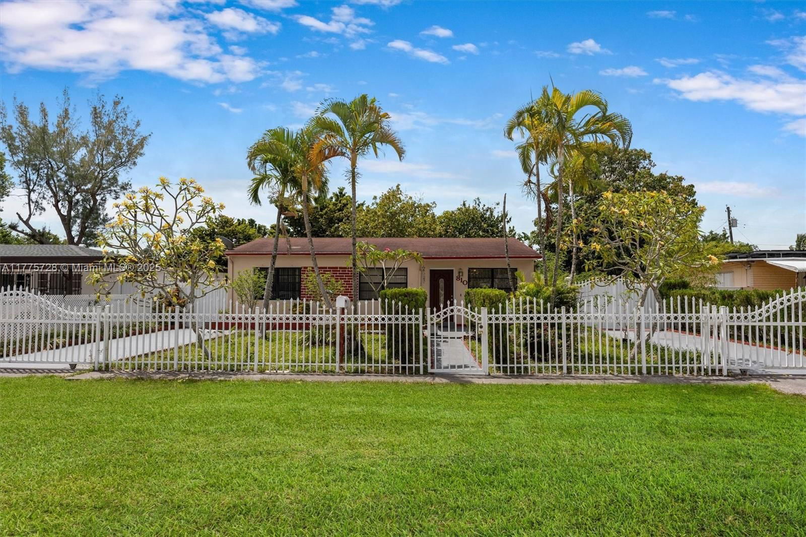 Real estate property located at 810 West Dr, Miami-dade, Opa Locka Pl No 3, Opa-Locka, FL