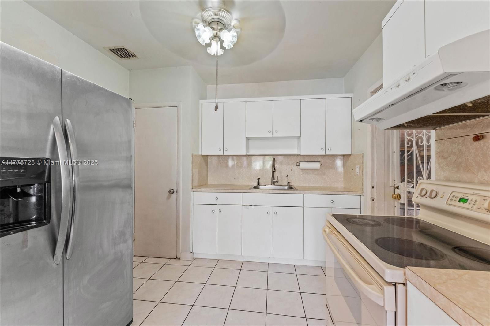 Real estate property located at 810 West Dr, Miami-dade, Opa Locka Pl No 3, Opa-Locka, FL
