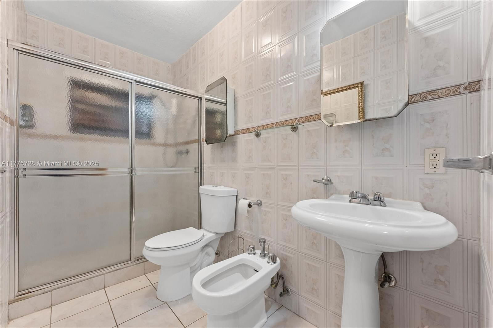 Real estate property located at 810 West Dr, Miami-dade, Opa Locka Pl No 3, Opa-Locka, FL