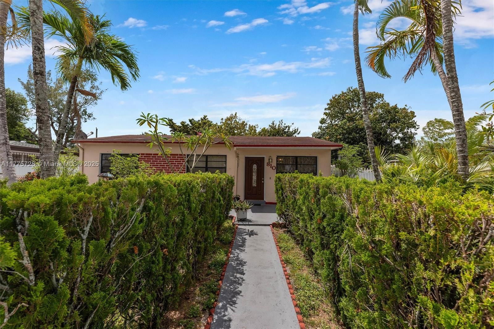 Real estate property located at 810 West Dr, Miami-dade, Opa Locka Pl No 3, Opa-Locka, FL