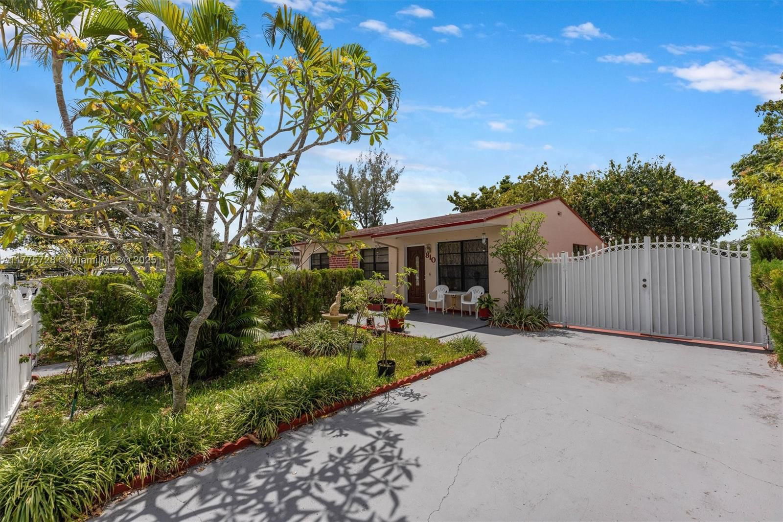 Real estate property located at 810 West Dr, Miami-dade, Opa Locka Pl No 3, Opa-Locka, FL