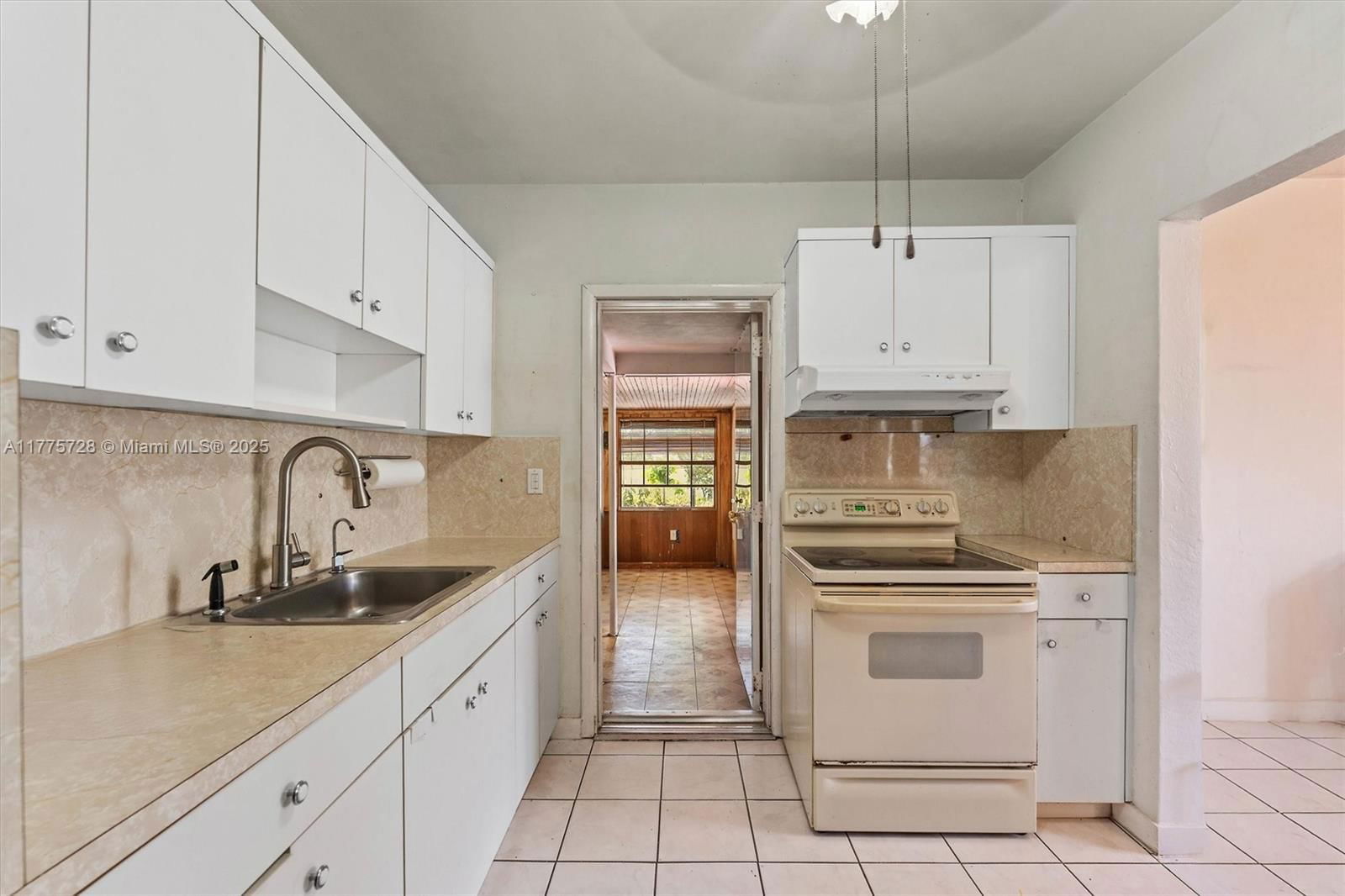 Real estate property located at 810 West Dr, Miami-dade, Opa Locka Pl No 3, Opa-Locka, FL