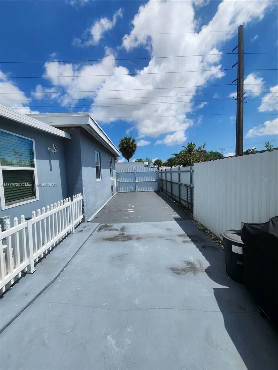 Real estate property located at 10500 32nd Ave, Miami-dade, Acme Gulfair 2nd Addn, Miami, FL
