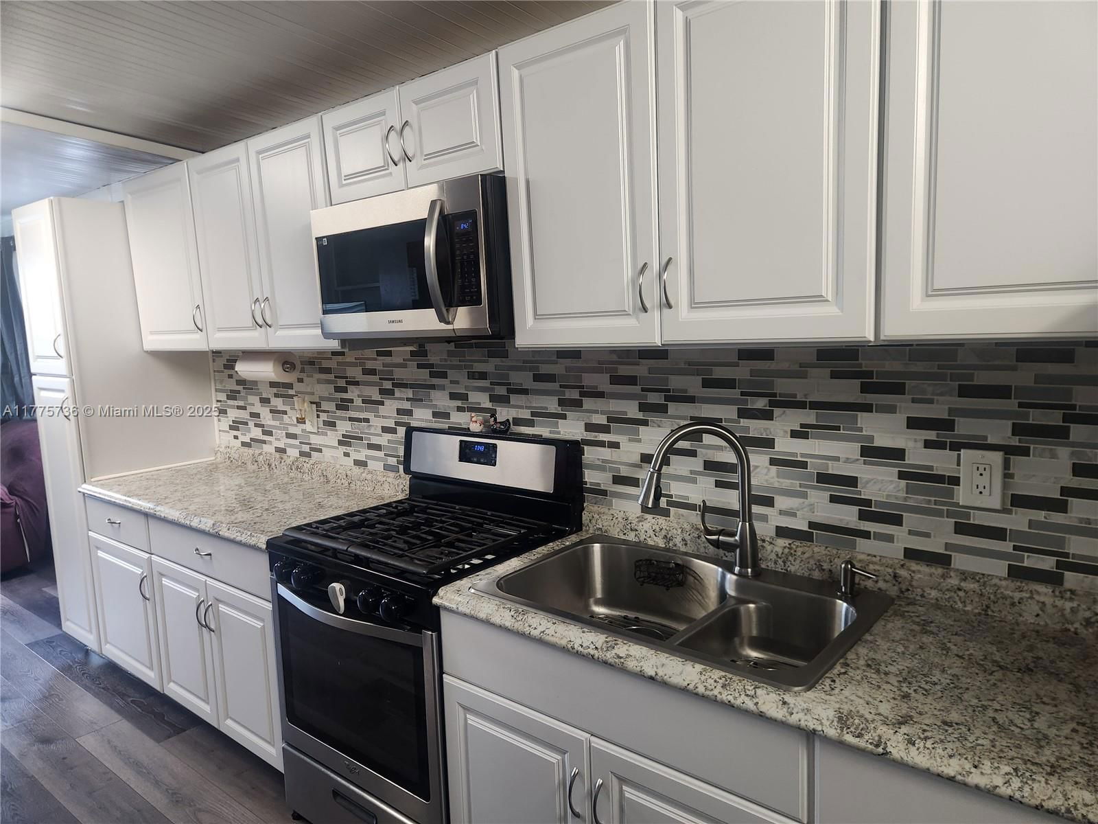 Real estate property located at 10500 32nd Ave, Miami-dade, Acme Gulfair 2nd Addn, Miami, FL