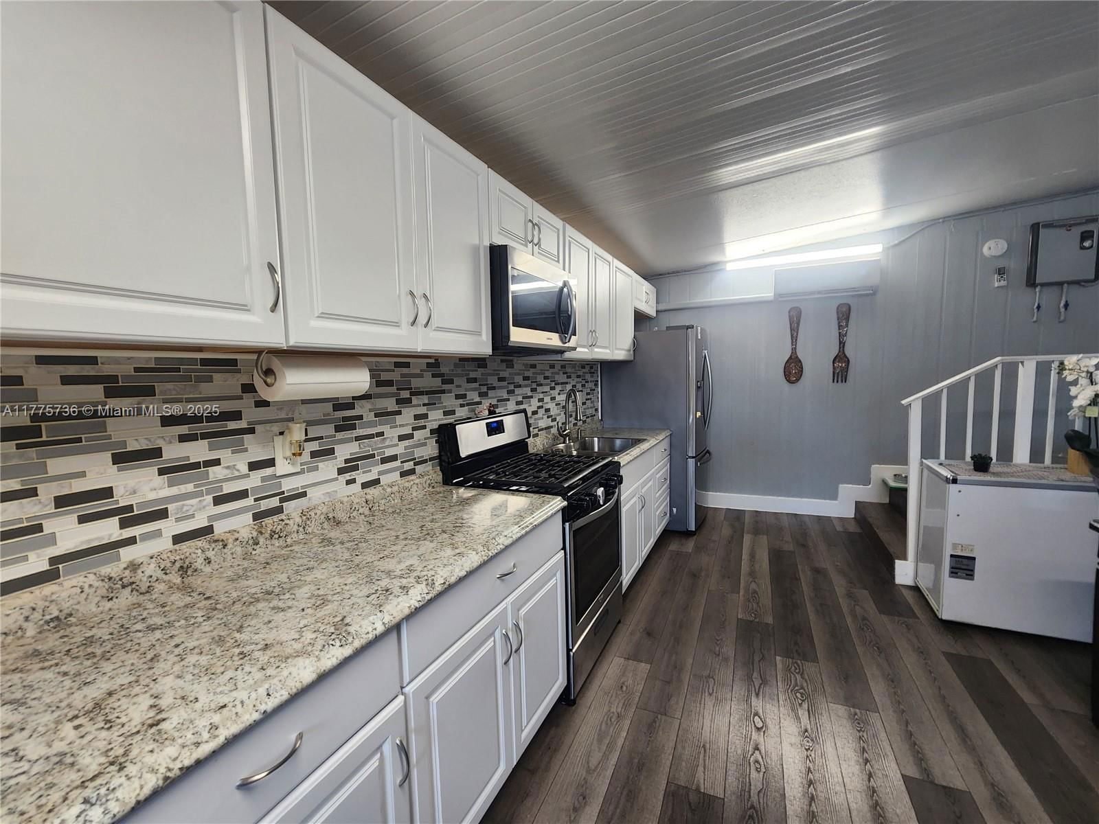 Real estate property located at 10500 32nd Ave, Miami-dade, Acme Gulfair 2nd Addn, Miami, FL