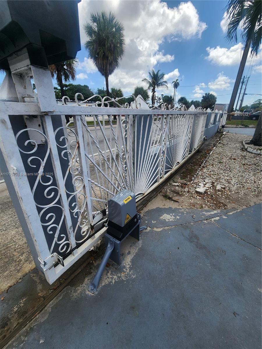 Real estate property located at 10500 32nd Ave, Miami-dade, Acme Gulfair 2nd Addn, Miami, FL