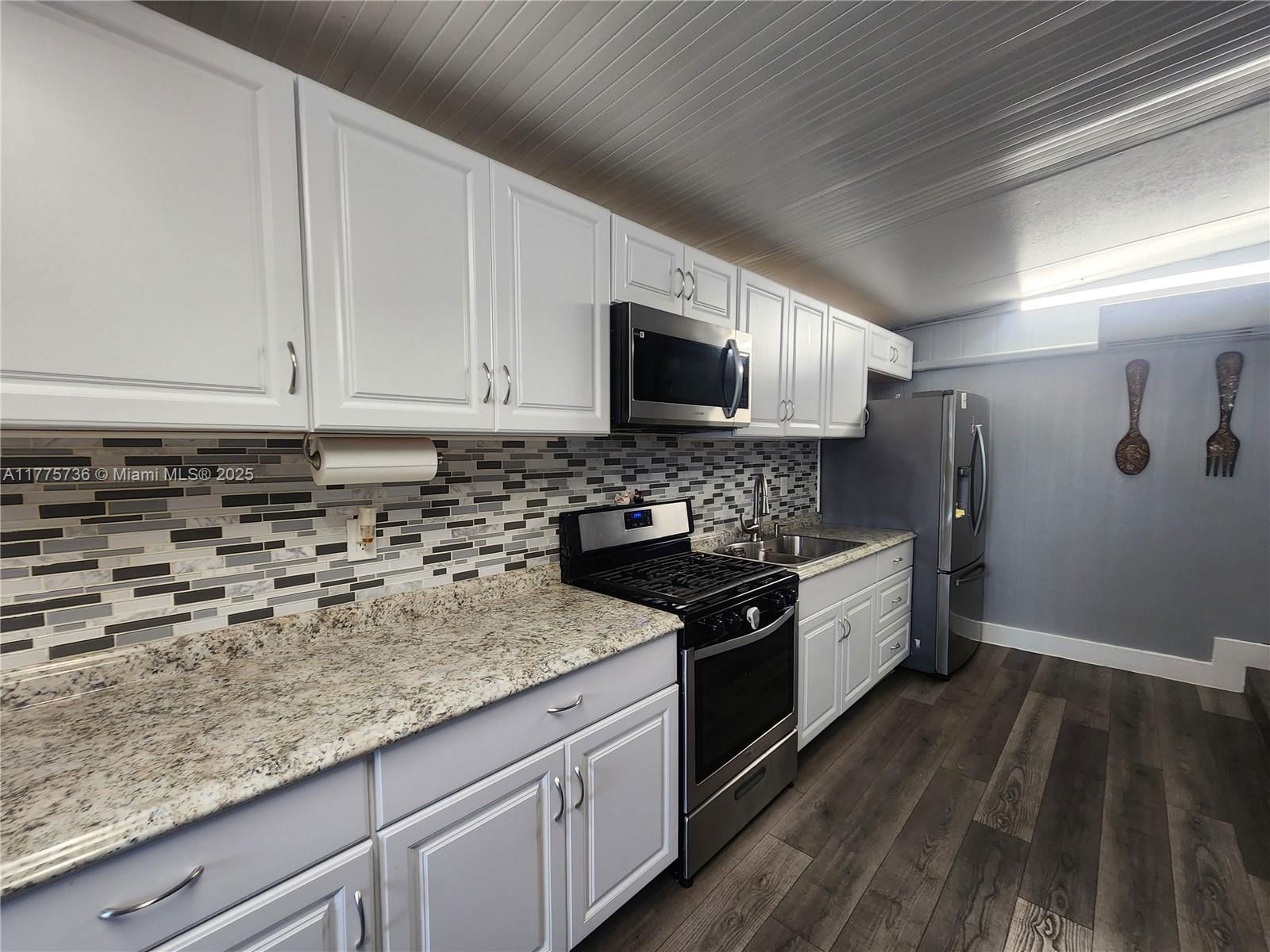 Real estate property located at 10500 32nd Ave, Miami-dade, Acme Gulfair 2nd Addn, Miami, FL